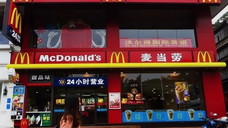 ثاني أكبر سوق في العالم.. مبادلة وقطر للاستثمار يخططان للاستحواذ على ماكدونالدز في الصين