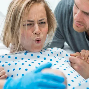 دراسة: حقنة الظهر تقلل من خطر حدوث مضاعفات أثناء الولادة