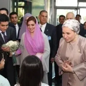 السيدة انتصار السيسي وحرم سلطان عمان فى زيارة لمستشفى 57357 دعما للأطفال