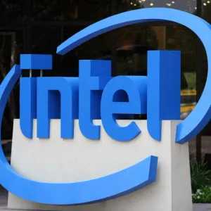 سهم Intel يقفز إثر خطة تسمح بالتمويل الخارجي