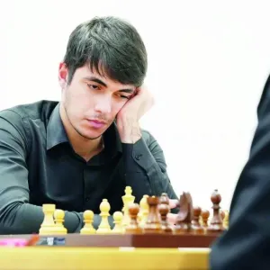 مرادلي يحافظ على صدارته لبطولة دبي للشطرنج