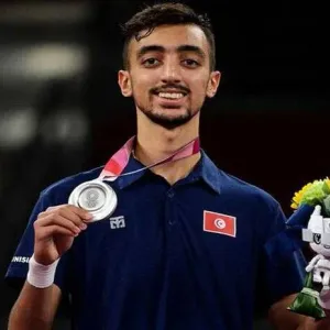 خليل الجندوبي يتوّج بجائزة أفضل رياضي عربي لموسم 2023-2024 في استفتاء موقع "تتويج نيوز"