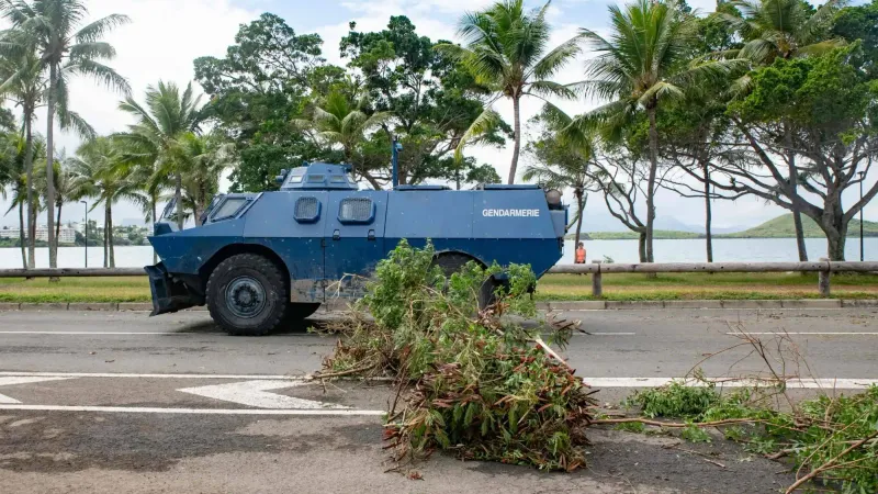 بعد تدهور الوضع الأمني وأعمال الشغب... الرئيس ماكرون يطلب فرض حالة الطوارئ في كاليدونيا الجديدة