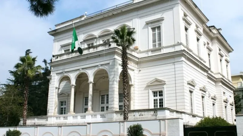 السفارة في إيطاليا للسعوديين: احذروا حوادث السرقة.. لا ترتدوا المجوهرات والمقتنيات الثمينة