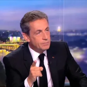 ساركوزي يحذر من الفوضى بعد دعوة ماكرون لانتخابات مبكرة