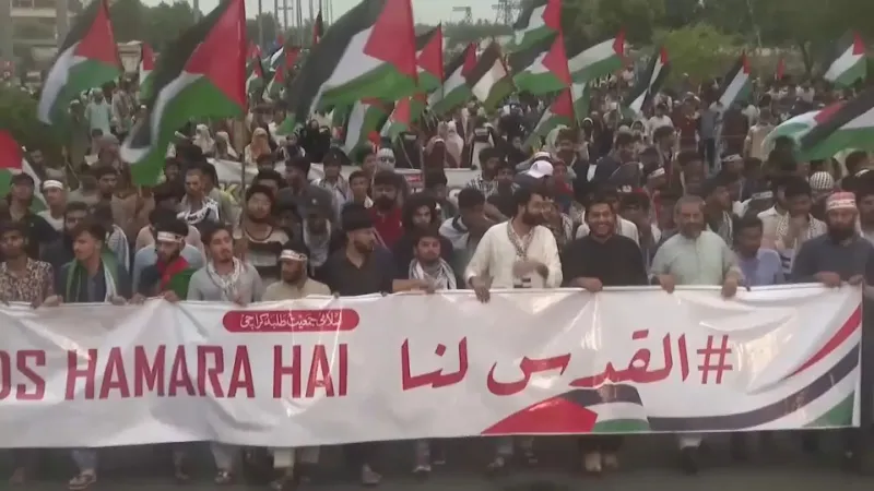 شاهد: مظاهرة حاشدة في كراتشي تطالب بوقف "الإبادة الجماعية" في غزة