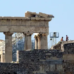 فيديو. موجة حر تضرب اليونان وتسبب في إغلاق الأكروبوليس بأثينا