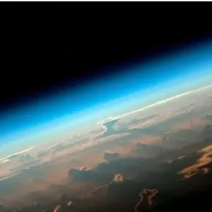 أكتشاف حيّر العلماء .. “أشكال غريبة” بالغلاف الجوي للأرض