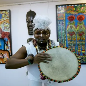 مهرجان الفنون الدولي في موسكو يقيم معرضا للفن الإفريقي