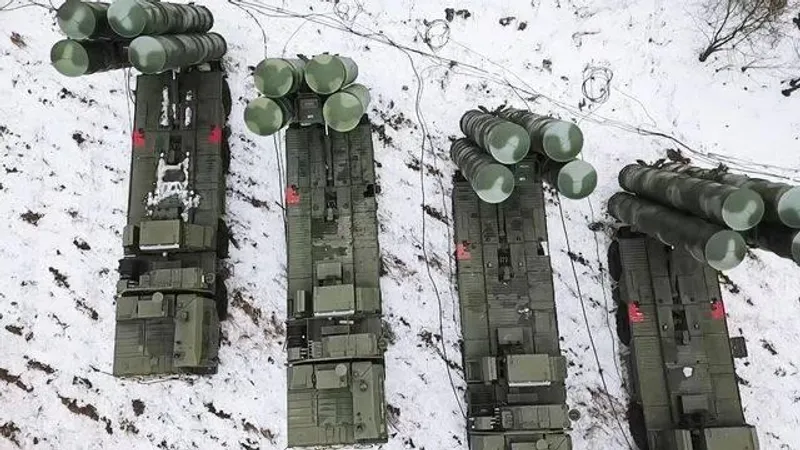 بيلاروسيا تعزز قوات الدفاع الجوي على حدودها مع أوكرانيا