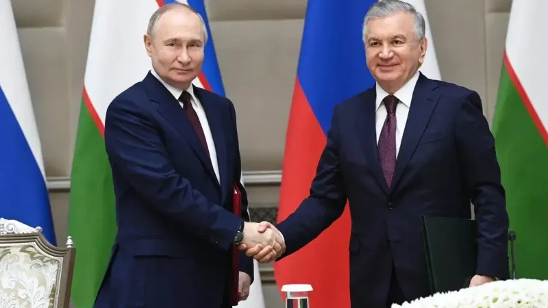 خلال زيارة بوتين.. روسيا وأوزبكستان توقعان 20 وثيقة لتعزيز العلاقات التجارية والاقتصادية