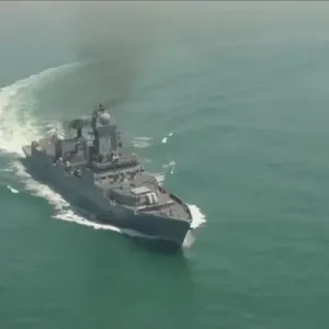 هيئة بريطانية: بلاغ عن هجوم وانفجارين قرب سفينة قبالة السواحل اليمنية