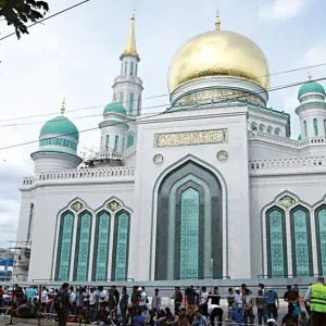 عشرات الآلاف من المسلمين يؤدون صلاة العيد في جامع موسكو الكبير