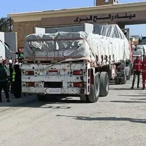 مصدر: إدخال أكثر من 950 شاحنة مساعدات إنسانية من مصر إلى غزة خلال أسبوع