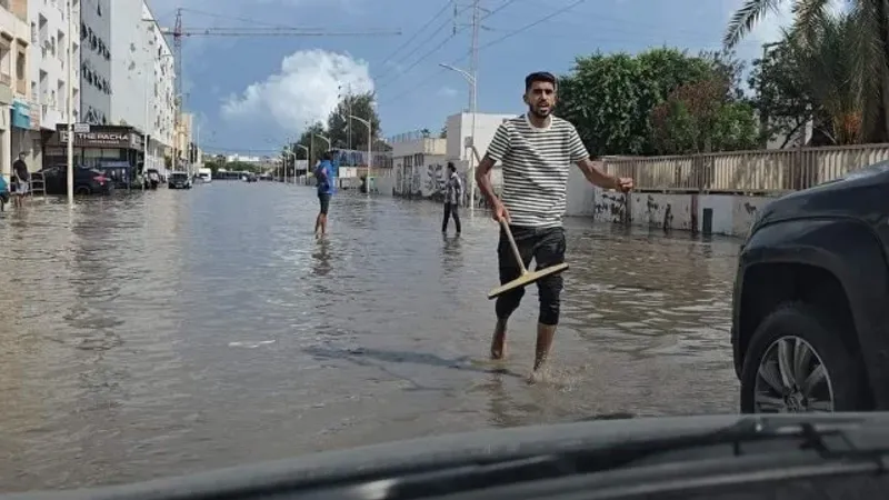 بالصور : أمطار غزيرة تغمر طرقات صفاقس