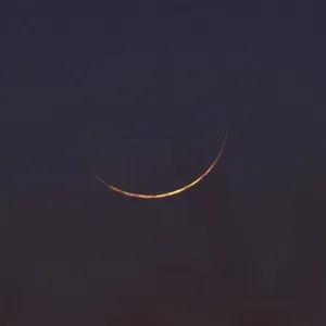 فلكية جدة: رصد هلال القمر الصغير لشهر محرم بعد غروب شمس اليوم