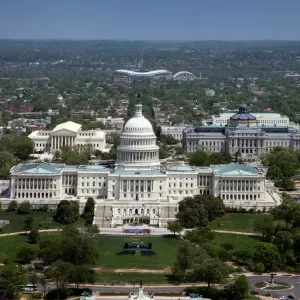 الكونغرس الأميركي يقترب من صفقة الميزانية الجزئية لإبعاد شبح الإغلاق