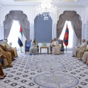 محمد بن راشد يلتقي سلطان عمان