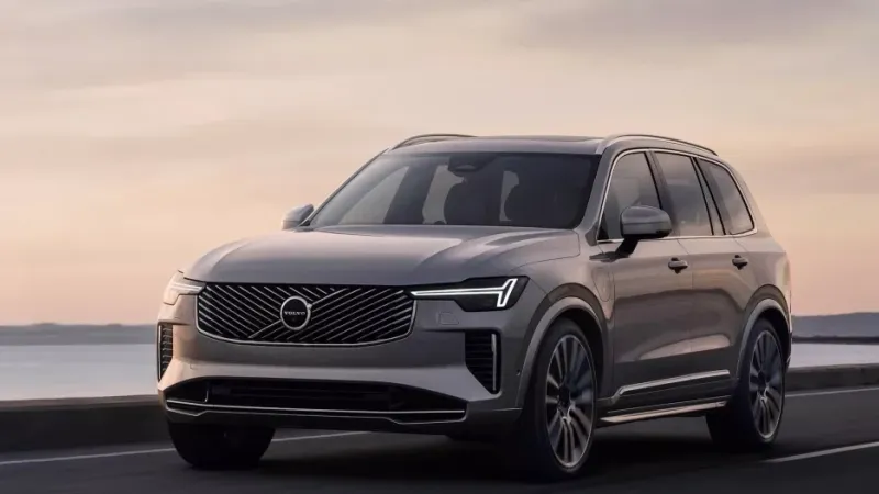 فولفو XC90 تصل بتحديثات موديل 2025 مع التركيز على التقنية