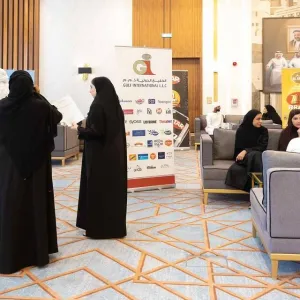 "تنمية الموارد البشرية الإماراتية" يمنح المواطنين فرصاً وظيفية بالقطاع الخاص