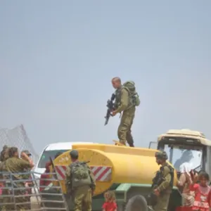 الاحتلال يستولي على شاحنة جنوب نابلس