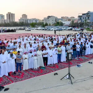 جموع من المواطنين والمقيمين أدوا صلاة العيد في مساجد وساحات الكويت