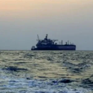 توضيح من مركز الأمن البحري العماني حول انقلاب ناقلة نفط قبالة ميناء الدقم