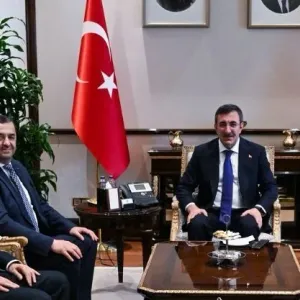 عرقاب يتحادث مع نائب الرئيس التركي حول تعزيز الاستثمار والشراكة بين البلدين