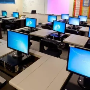 دعوات نيابية لإيقاف المدارس الإلكترونية في العراق