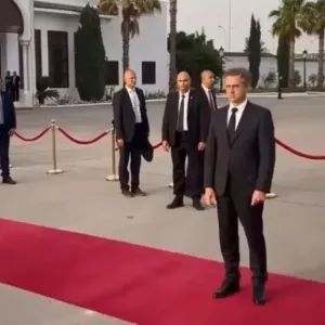 الوزير الأول السلوفيني ينهي زيارته إلى الجزائر