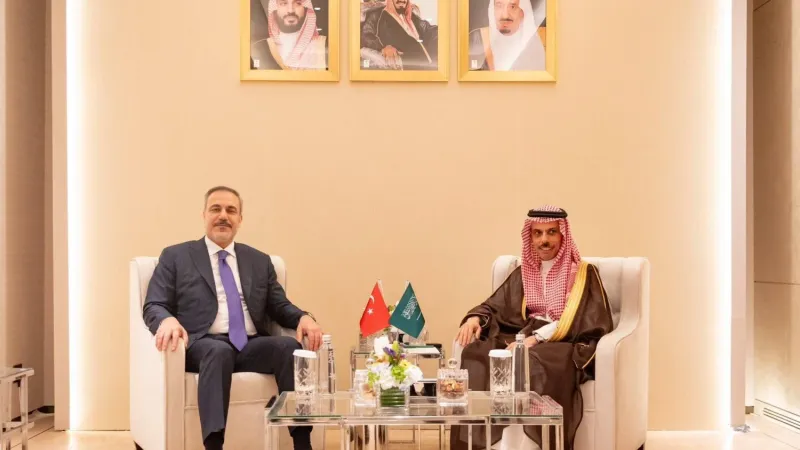 وزير الخارجية السعودي يناقش مع نظيريه التركي والفرنسي تطورات غزة