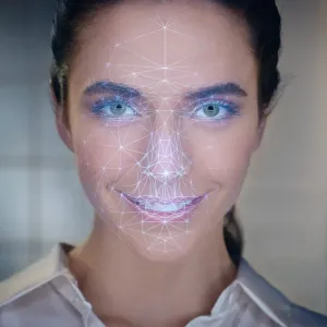 تطبيق جديد على هاتفك يستخدم وجهك وصورك لتنفيذ عمليات احتيالية  