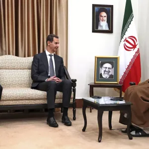 فيديو: الأسد يلتقي خامنئي في إيران لتقديم العزاء في وفاة إبراهيم رئيسي