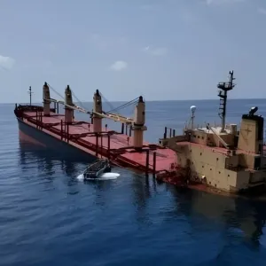 غرق سفينة شحن في البحر الأحمر استهدفها الحوثيون الشهر الماضي