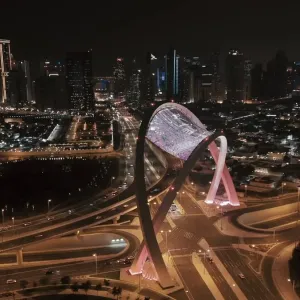 أبرز معالم الدوحة مضاءة احتفاءً بذكرى مرور خمس سنوات على انطلاق العمليات التشغيلية لشبكة  #مترو_الدوحة.