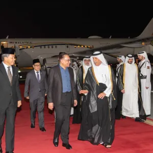 رئيس وزراء ماليزيا يصل الدوحة في زيارة دولة للبلاد
