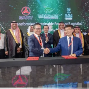 السعودية تتعاون مع الصين لتوريد 80 شاحنة كهربائية لتعزيز قدرات ميناء الدمام