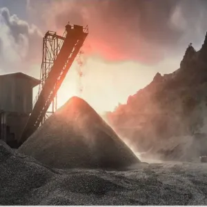 وزارة الصناعة تخصص مجمعين لخام الرمل والحصى تمهيداً لطرحهما في منصة تعدين
