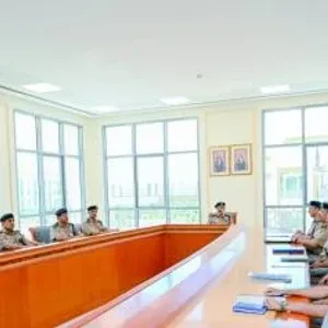 مناقشة تحسين المستوى العلمي بأكاديمية السلطان قابوس لعلوم الشرطة