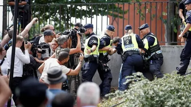 السويد: الشرطة تفتح تحقيقاً بعد العثور على جثة خنزير أمام مسجد