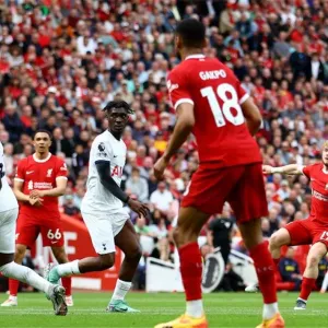 فيديو | أسيست محمد صلاح.. صاروخية إليوت تسجل هدف ليفربول الرابع أمام توتنهام