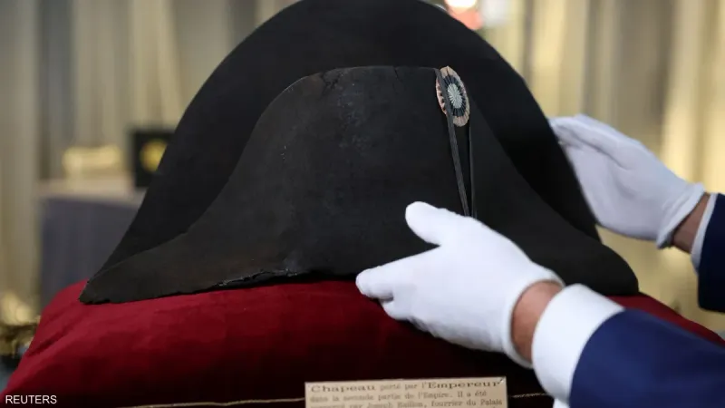 قبعة نابليون للبيع في مزاد.. وتوقعات بتحقيقها رقما كبيرا