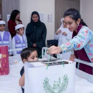 أطفال الإمارات يزورون أطفال غزة المرضى بالهدايا والألعاب