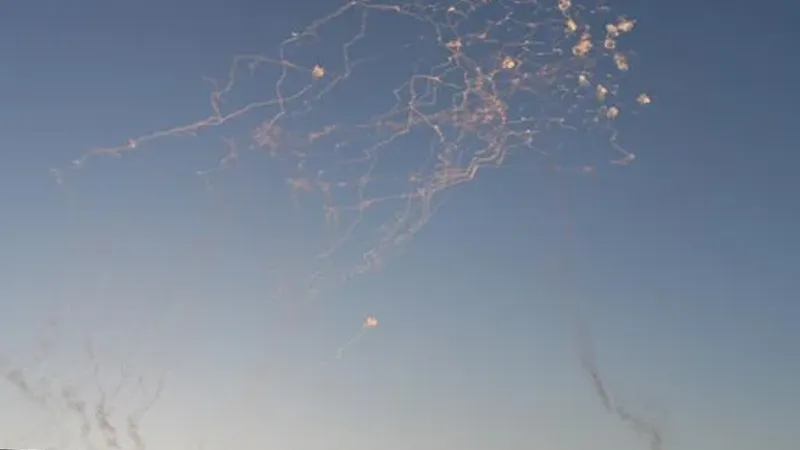 إصابة جنود إسرائيليين في هجوم لحزب الله وإطلاق صواريخ من غزة