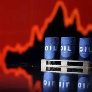 أسعار النفط تتراجع 3% رغم قرار أوبك بلس تمديد خفض الإنتاج