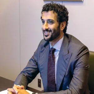 عبدالله بن طوق: الإمارات تستهدف التحول لمركز إقليمي لوقود الطيران المستدام