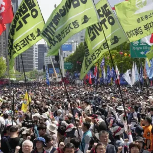 مسيرات عمالية في آسيا وأوروبا بمناسبة عيد العمال للمطالبة بالمزيد من الحقوق