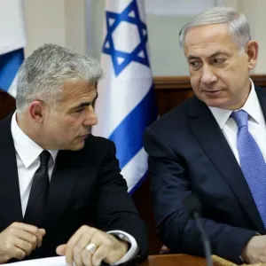 زعيم المعارضة الإسرائيلية يهاجم نتنياهو ويقول إنه لا يريد "صفقة تبادل" خشية تفكك حكومته