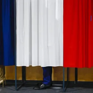 في ظل عودة مرتقبة لليمين... الفرنسيون يحدّدون مستقبلهم السياسي في انتخابات "تاريخية"