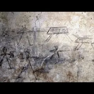 رسمها أطفال.. اكتشاف جداريات أثرية مذهلة في مدينة بومبي الإيطالية